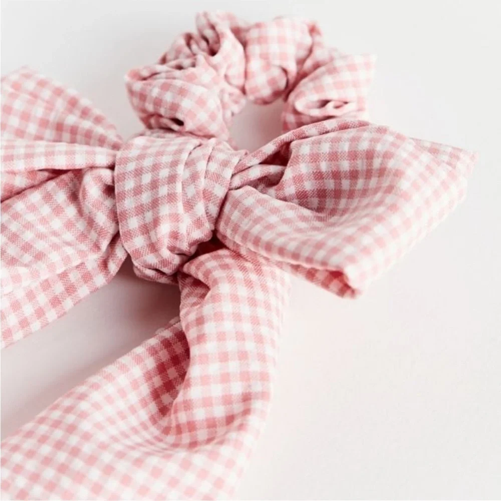 NEW URBAN OUTFITTERS PINK GINGHAM BOW SCRUNCHIE